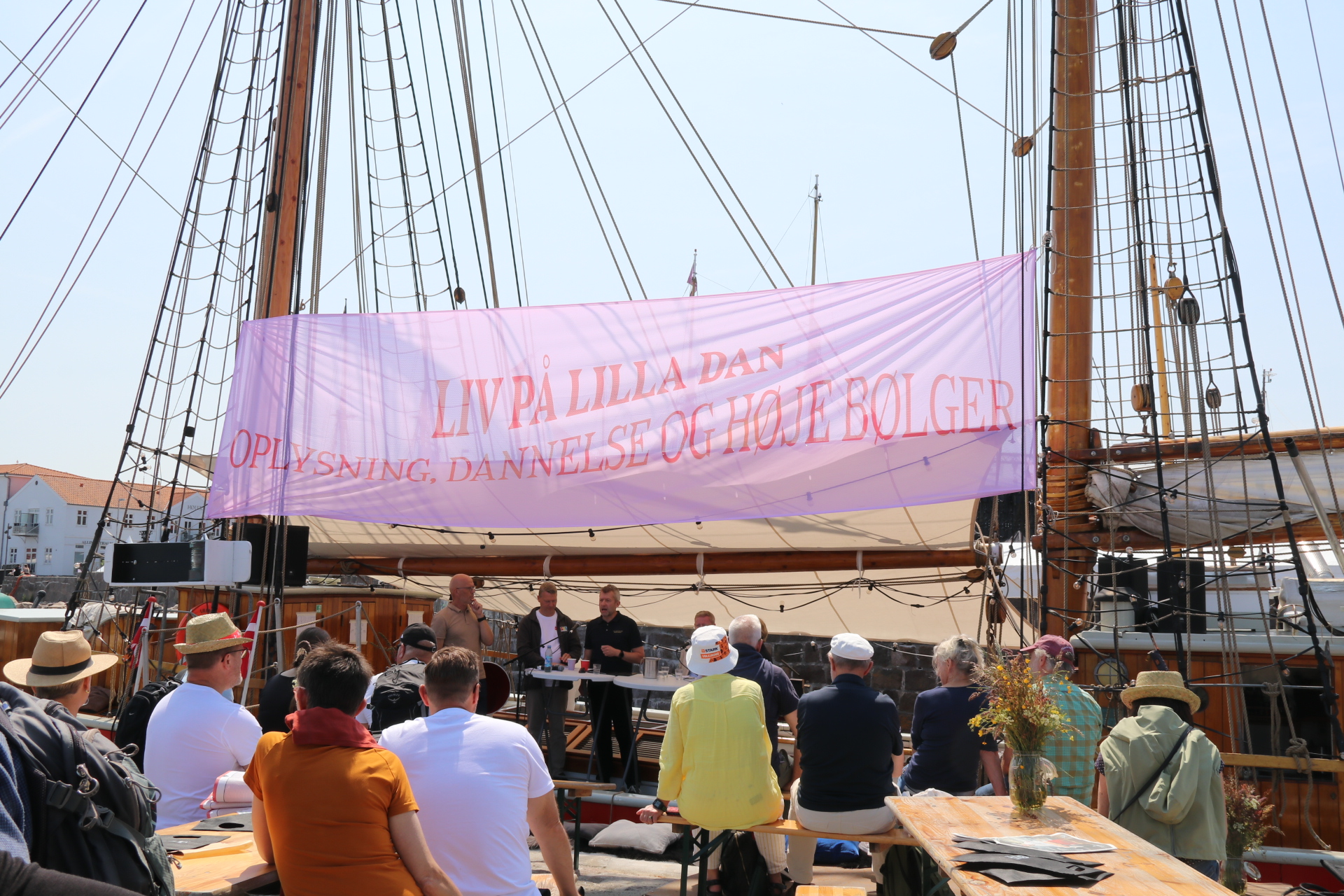 Se videoen: Sang, samtale og svingom på Folkemødet