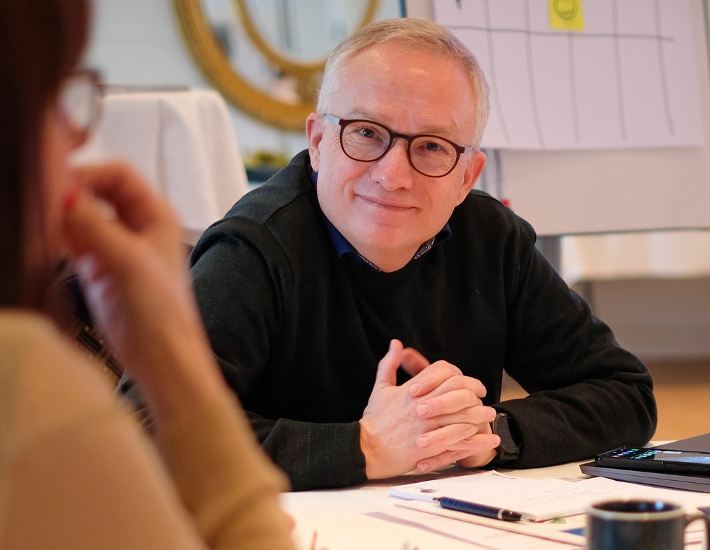 Skriv folkeoplysningen ind i nyt regeringsgrundlag