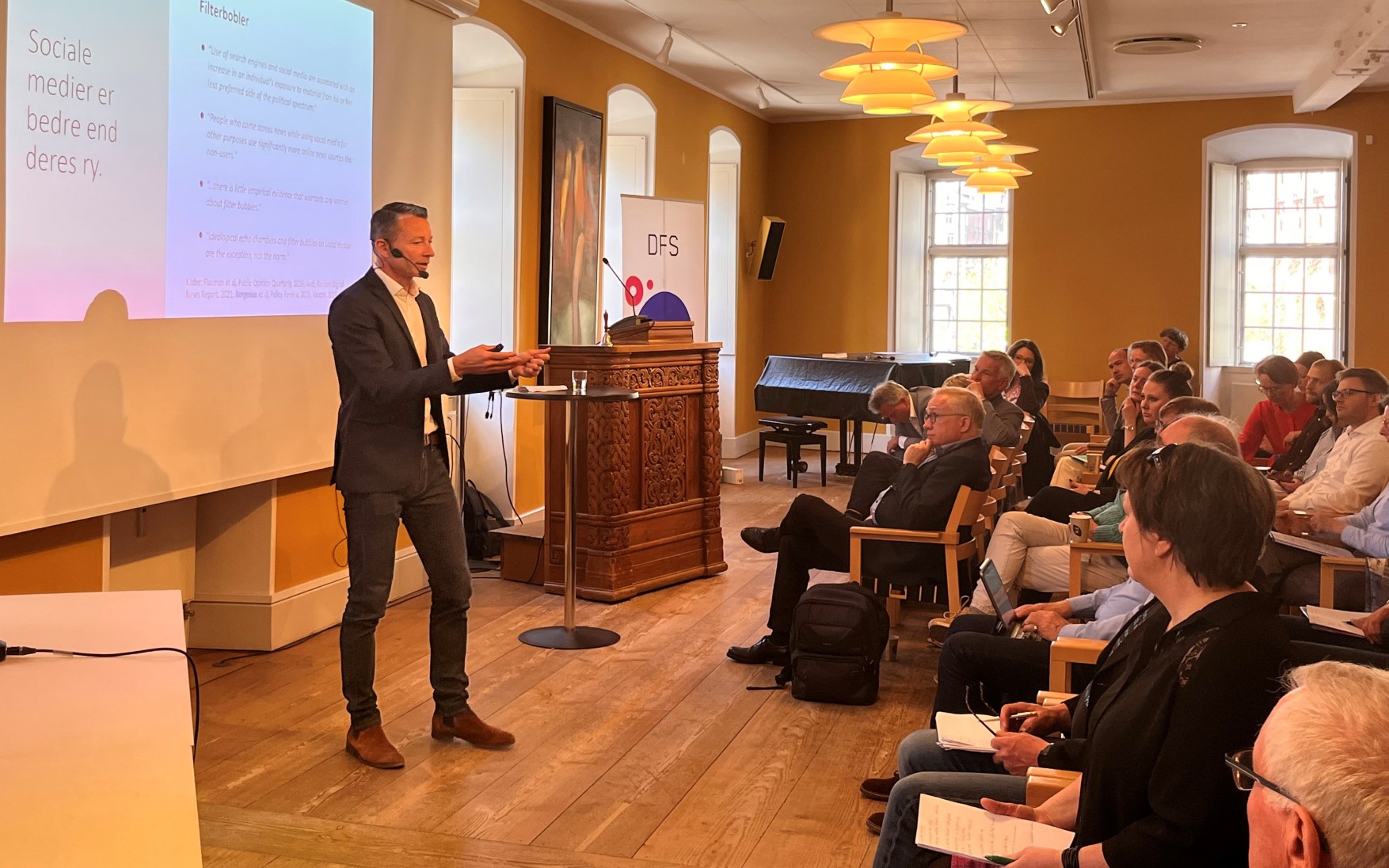 Er Facebook demokratiets ven eller fjende?